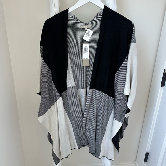 Joan Vass Theodora Black and Ivory Colorblock Poncho Wrap Sweater SZ S/M - Picture 1 of 9